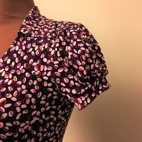 GIBSON Short Sleeve Graphic Wrap Dress - Picture 4 of 10